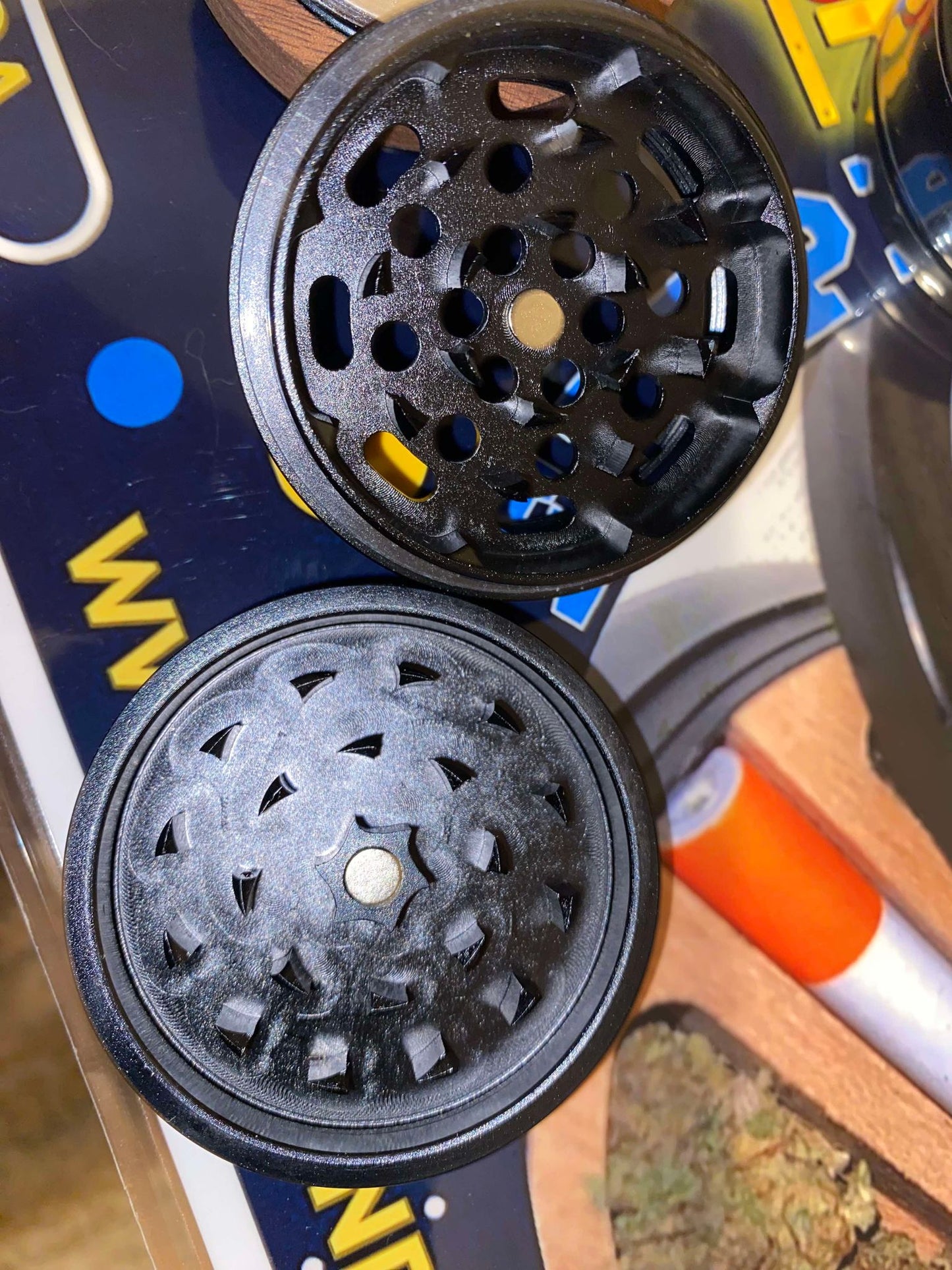 FlipN'ndn's Official 4 piece Grinder